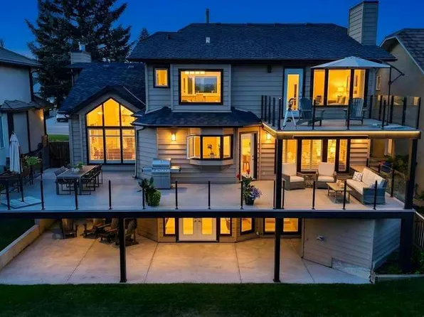 95 N Woodridge Close SW, Calgary, AB T2W 5M2
