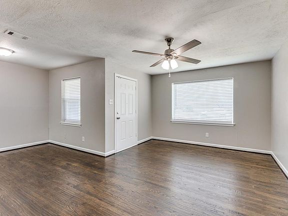 4th image of 912 E Spurgeon St