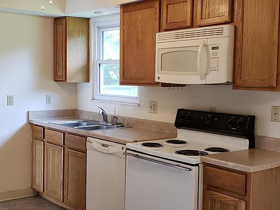 5th image of 70 Carnation Pl SW