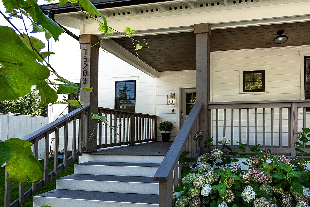 5 bed, 4.5 bath, 4000 sqft, $11,800 — Photo 2