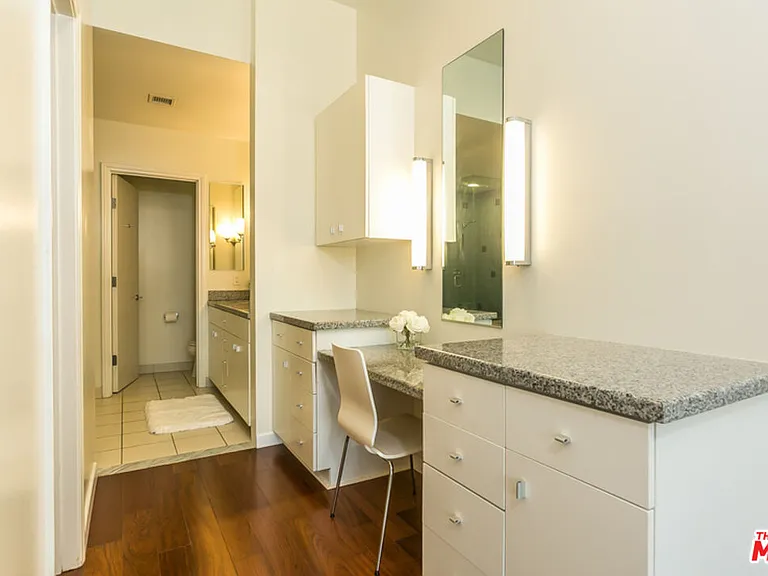 1100 Wilshire Blvd #3504 — Photo 18