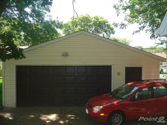 Large 2.5 Car Garage