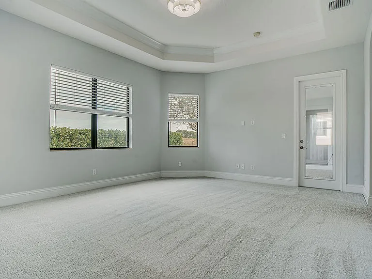 170 SE Calmo Cir — Photo 8