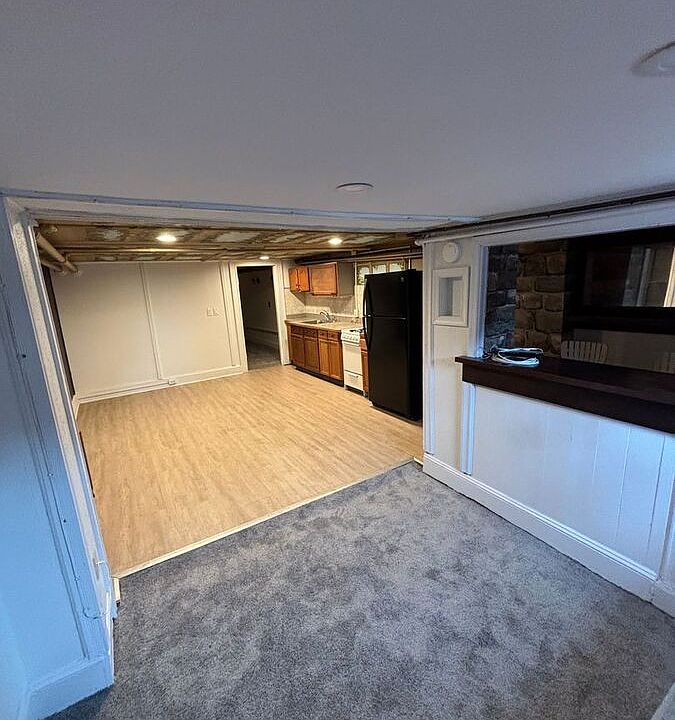 Entrance area, connecting to living room and open kitchen