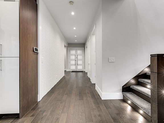 5th image of 2071 165th St