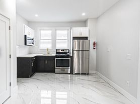 85 W 25th St