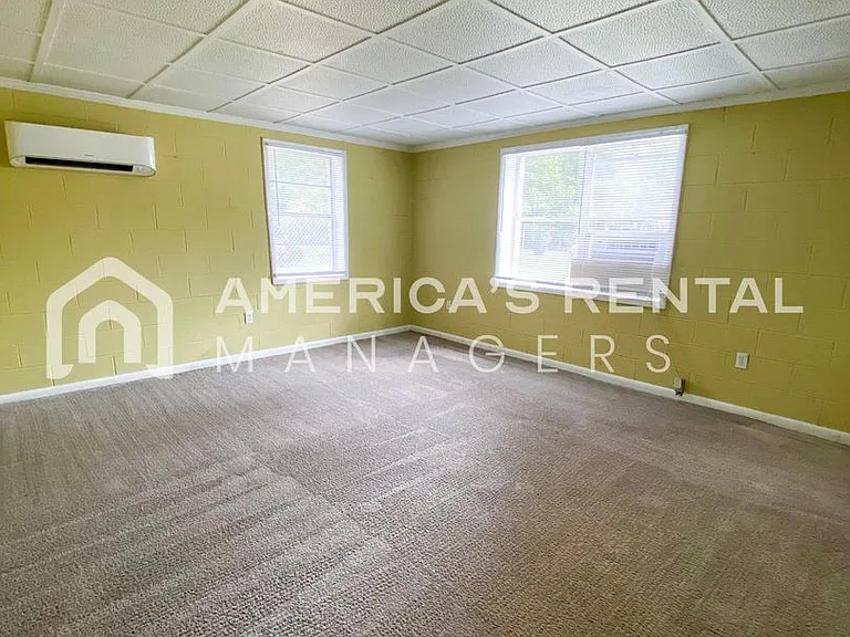 1701 Berkley Avenue — Photo 26