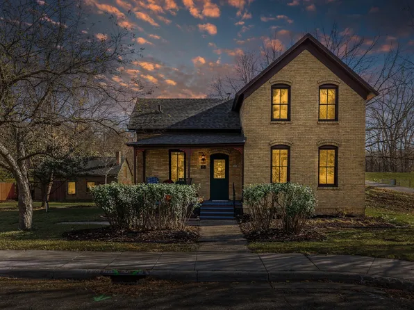 217 Main St W, Carver, MN 55315