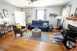 3rd image of 428 Russell St #1