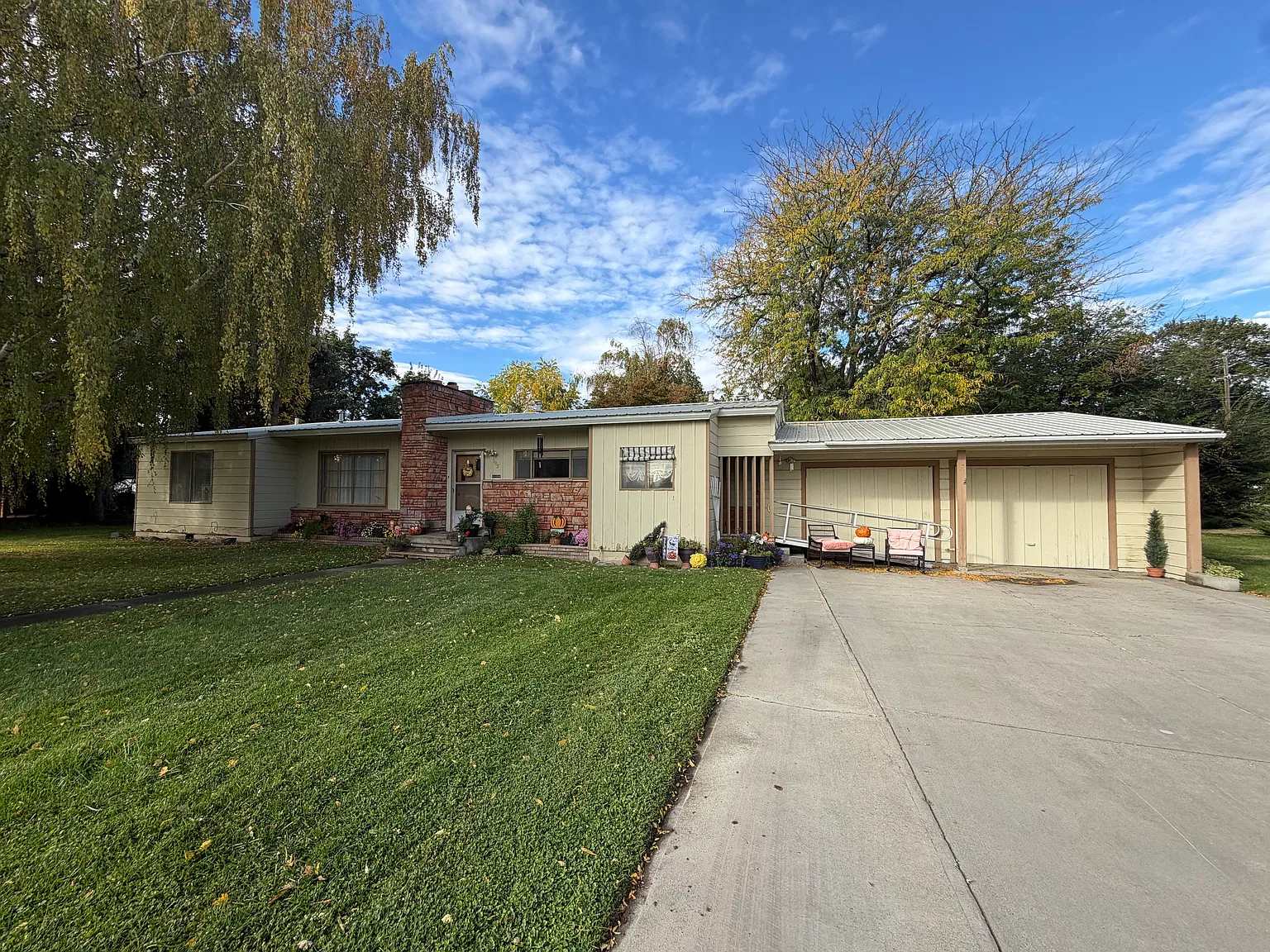 2 bed, 1.5 bath, 1768 sqft, $1,400 — Photo 2