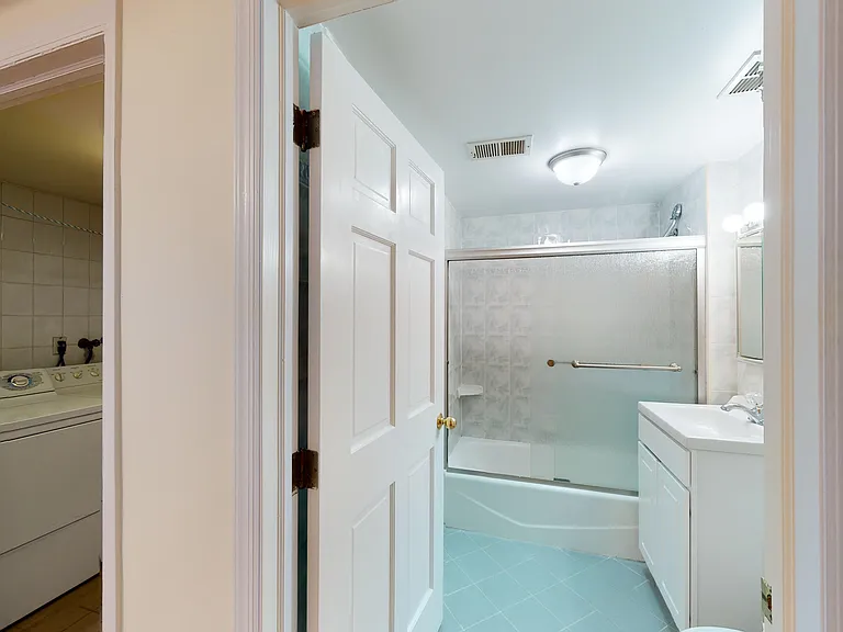 246 E 44th St #3 — Photo 11