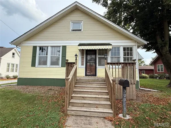 303 E Walnut St, Shelbina, MO 63468