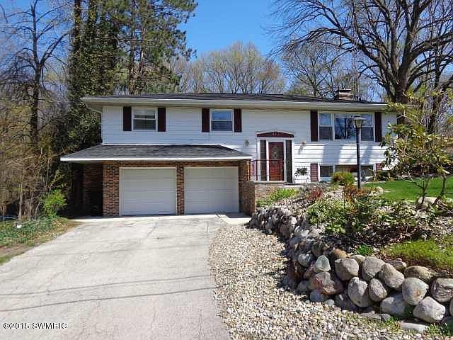 1st image of 413 Woodland Dr