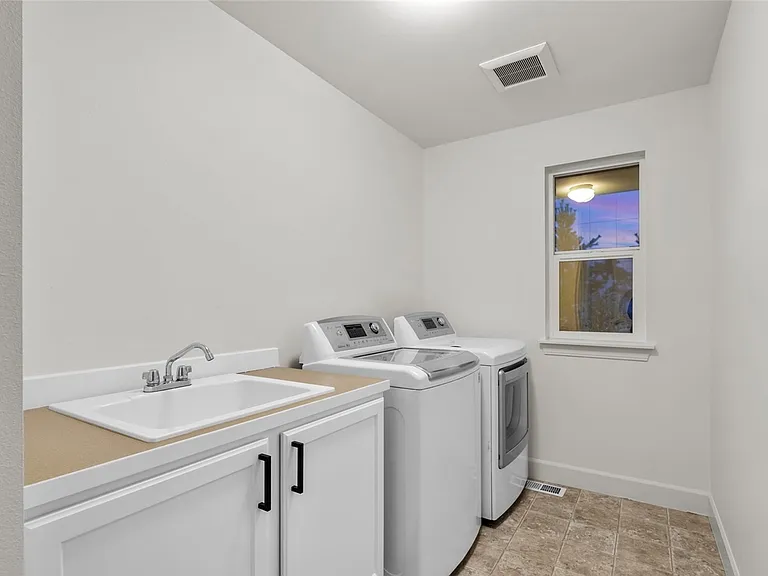 4518 NE 2nd Ct — Photo 19