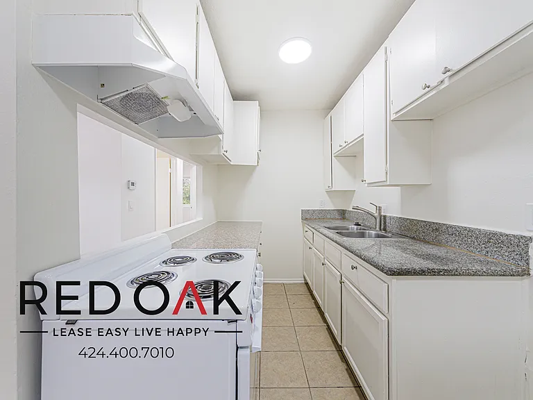 13043 Vanowen St #5 — Photo 8