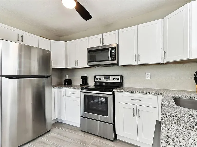 601 76th Ave #D — Photo 4