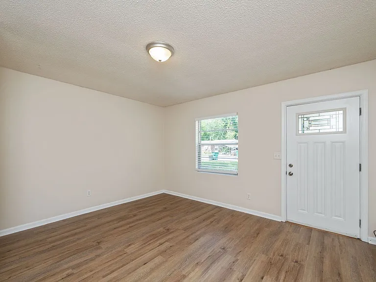 709B Greenwood St — Photo 6