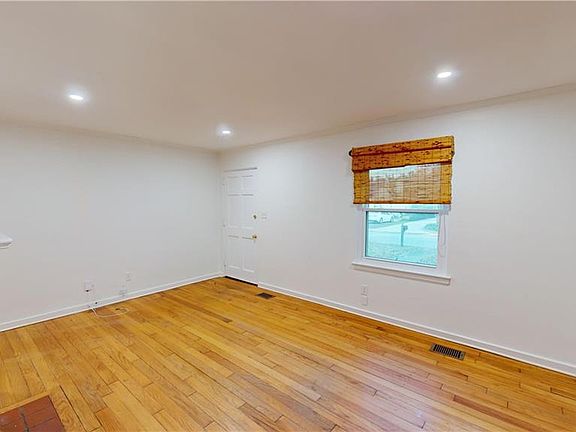 5th image of 11 Princess Anne Rd