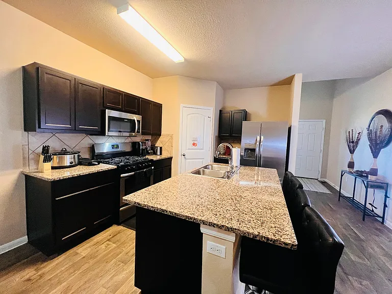 135 Cibolo Creek Dr — Photo 8