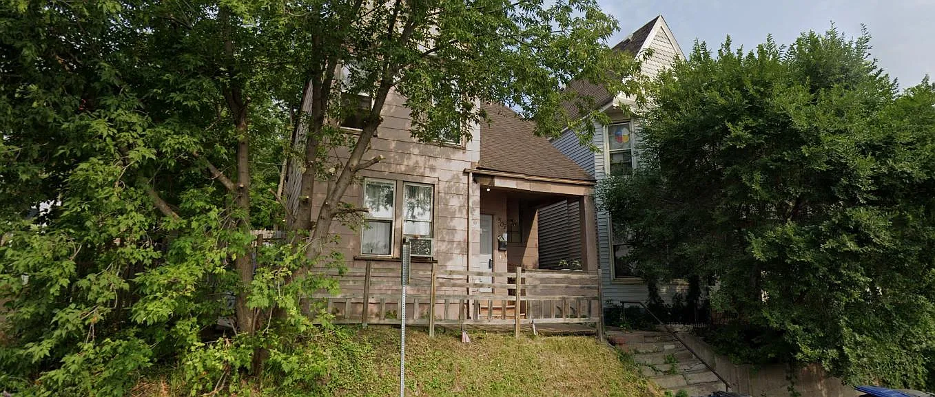 307 W 4th St - Upper — Photo 4