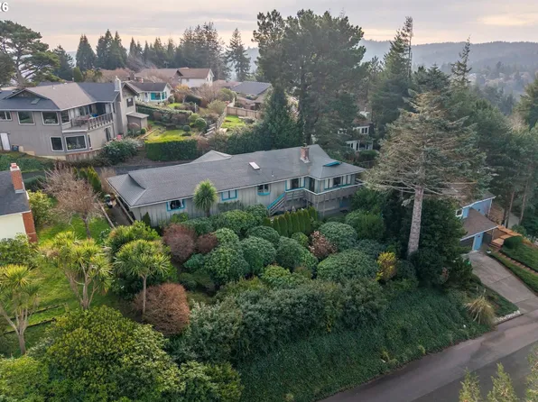 875 Signal Way, Coos Bay, OR 97420