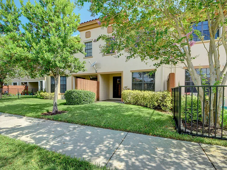 10385 Wellington Parc Dr — Photo 51