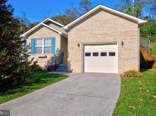 601 Cresthaven Ct, Front Royal, VA 22630