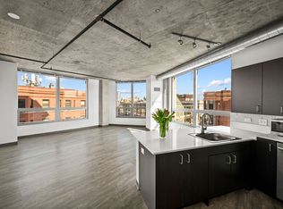 3218 N Clark St APT 701, Chicago, IL 60657