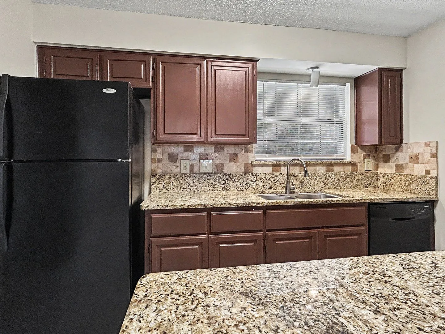 Charming 2BR Condo with Vaulted Ceilings, Fireplace & Pool Access — Photo 1