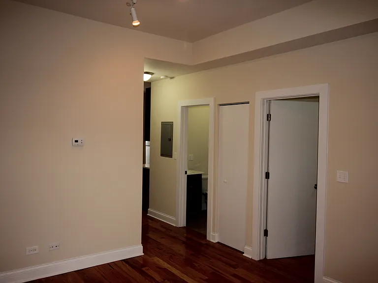 2540-42 W Augusta Blvd #2R — Photo 6