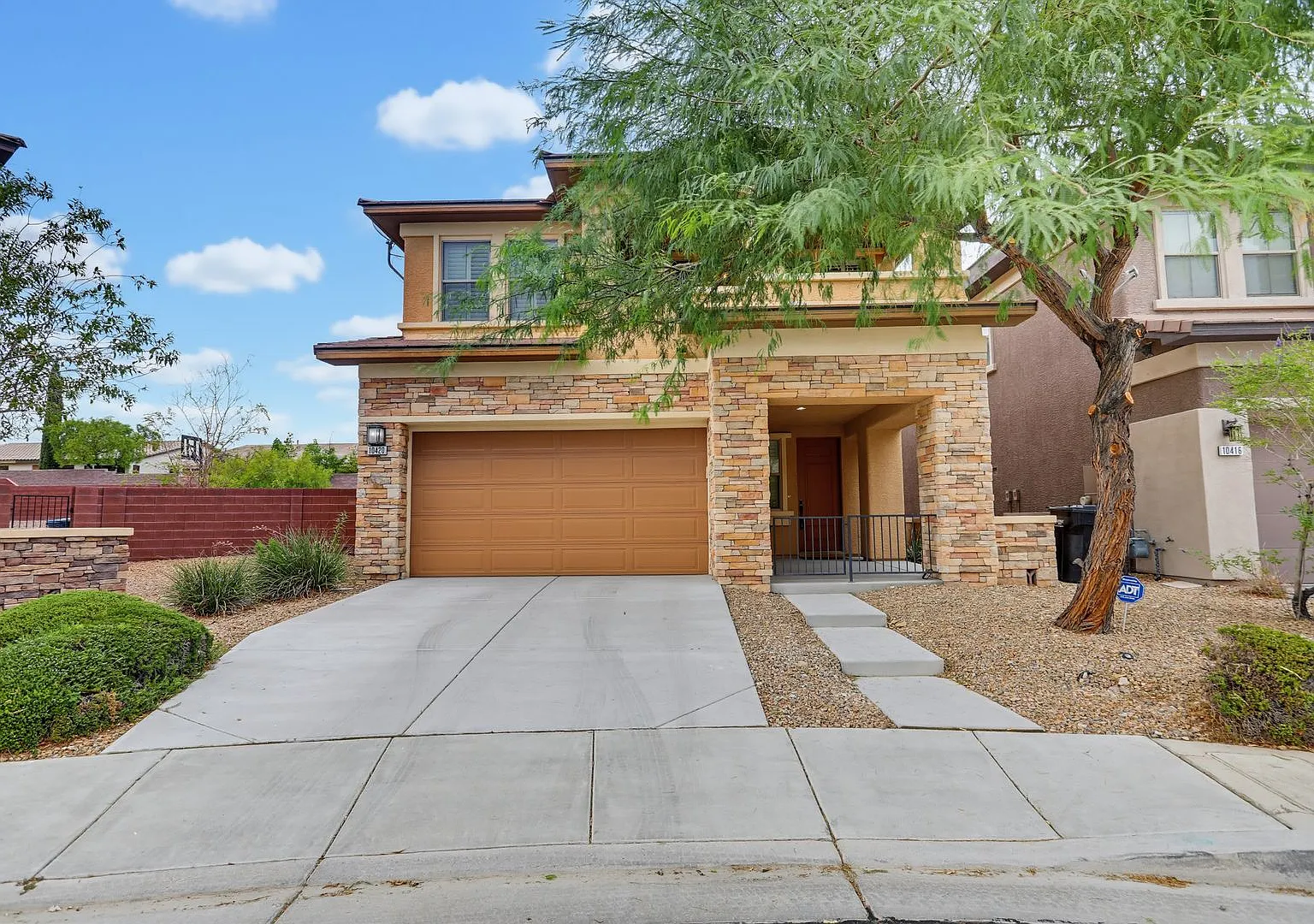 South Summerlin 3 Bed Beauty — Photo 1