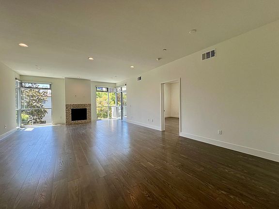 4th image of 1232 N Kings Rd APT 302