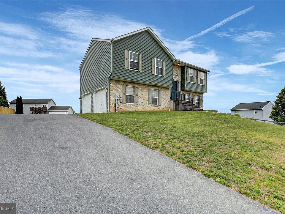 1st image of 828 Essex Cir