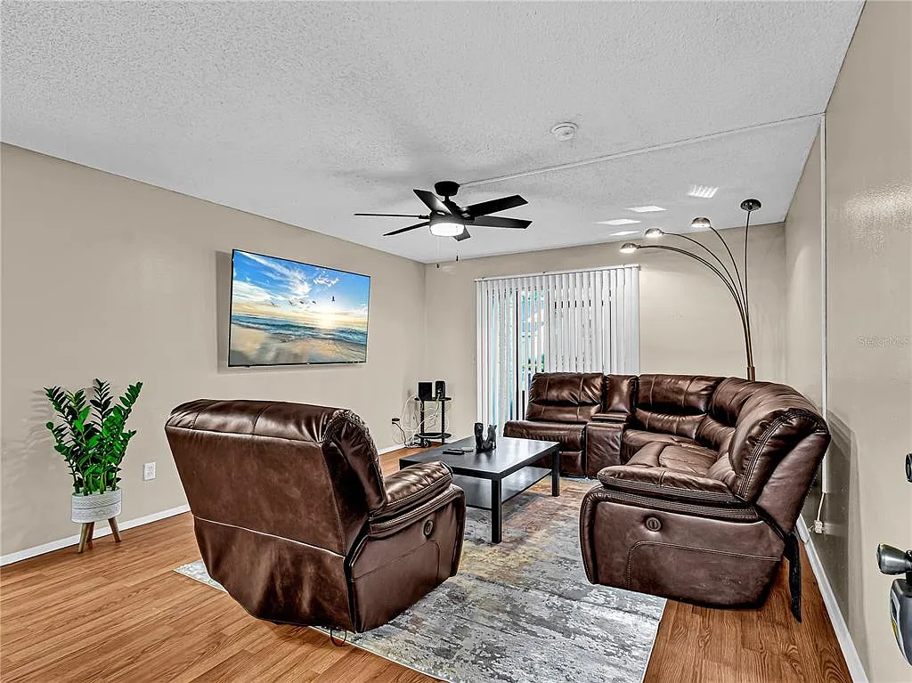 2 bed, 2.0 bath, 984 sqft, $1,650 — Photo 4