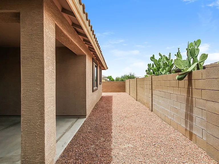 2534 W Beverly Rd — Photo 15