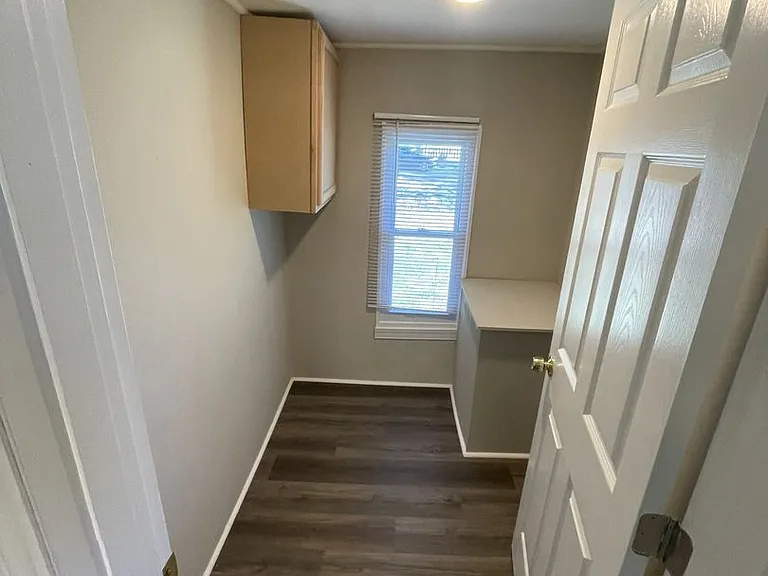 322 E Perry Ave — Photo 9