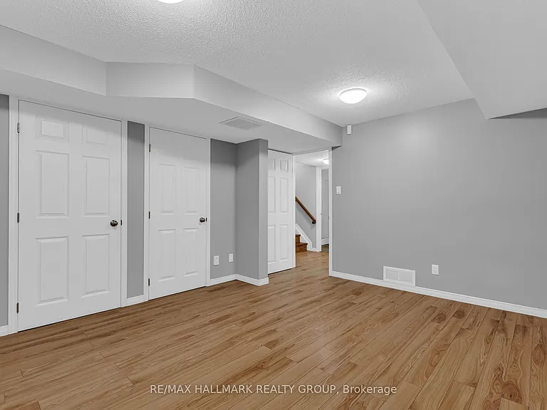 146 College Cir — Photo 34