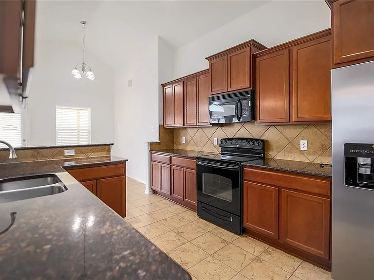 137 Langtry Ln — Photo 11
