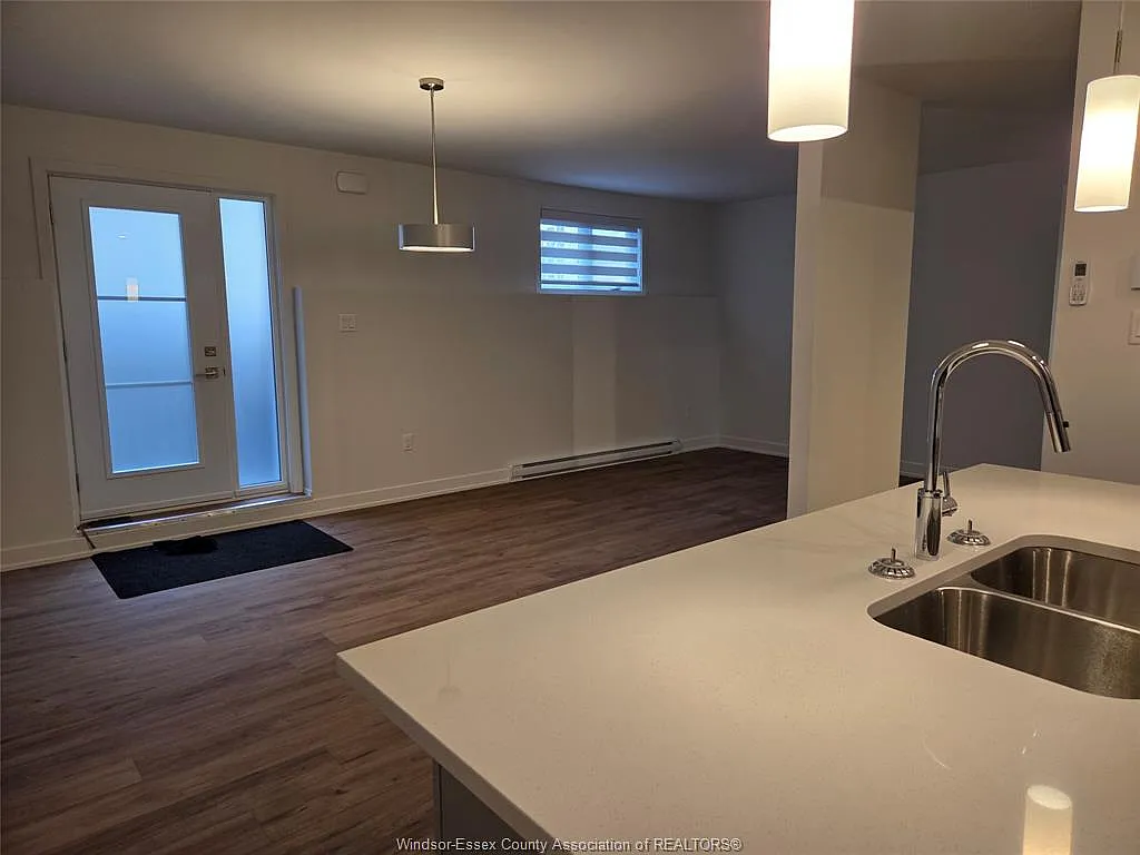 3 bed, $2,250 — Photo 4