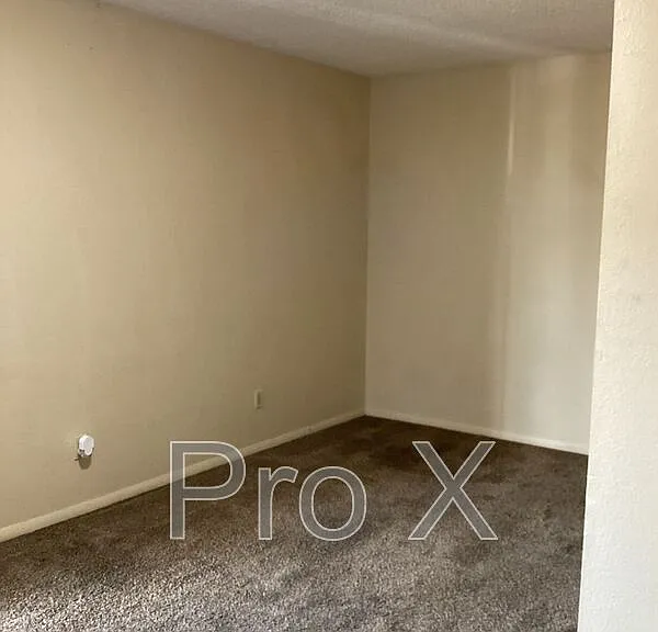 930 N Goetz Blvd #14 — Photo 7
