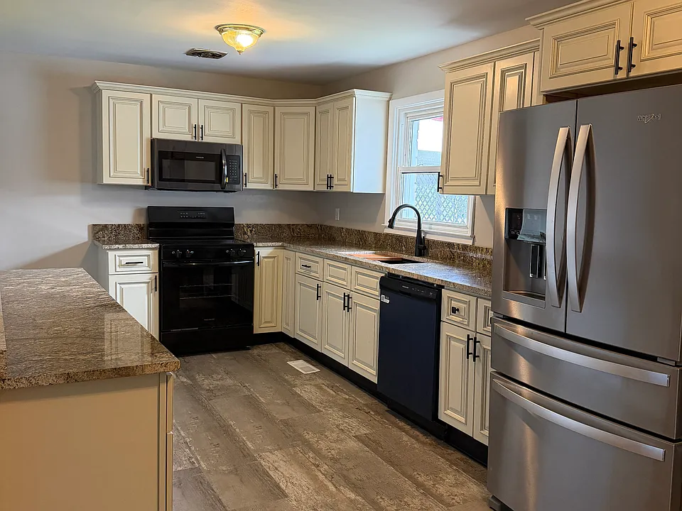 495 W Bourbon Rd