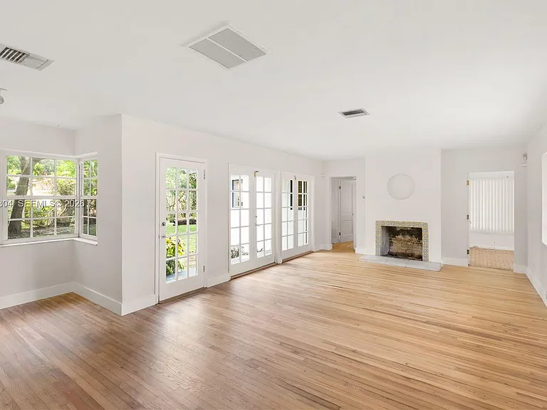 1431 Algeria Ave — Photo 5