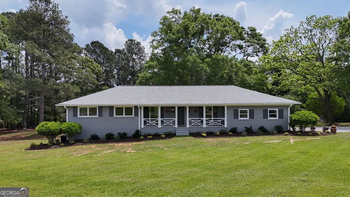 1090 Kenway Dr photo 1