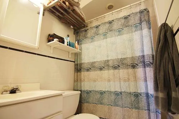 Rented by Standard Living Realty Inc | media 40