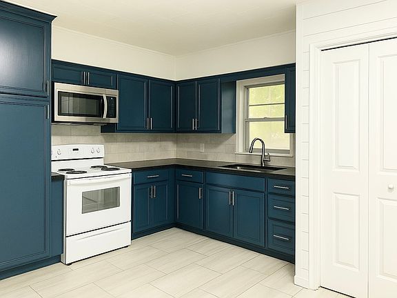 3rd image of 106 Richardson Ave APT A