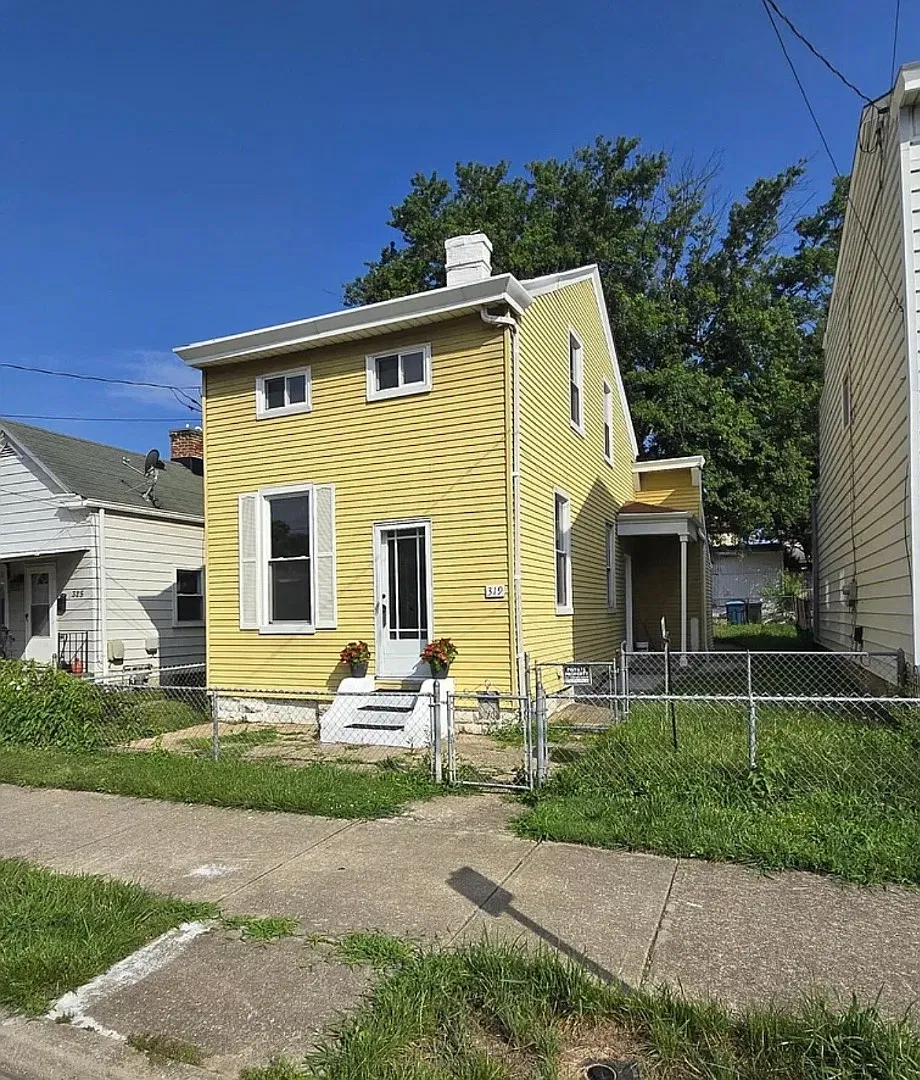 319 W 12th St — Photo 2