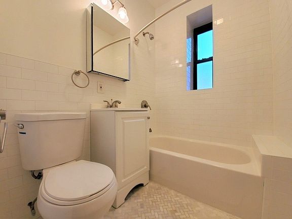 5th image of 3206 47th St APT 1A