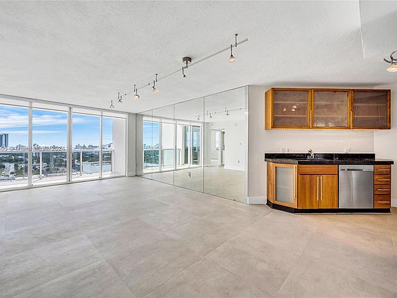 4th image of 1800 Sunset Harbour Dr #1815
