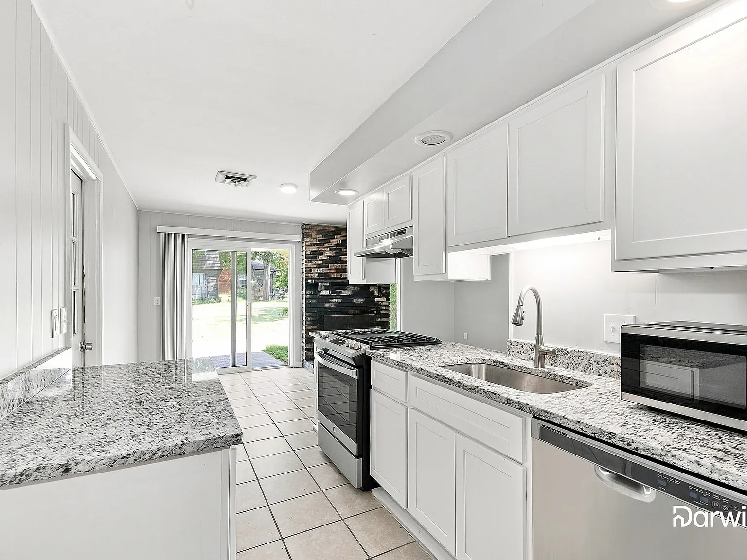 3 bed, 2.0 bath, 1718 sqft, $1,910 — Photo 3