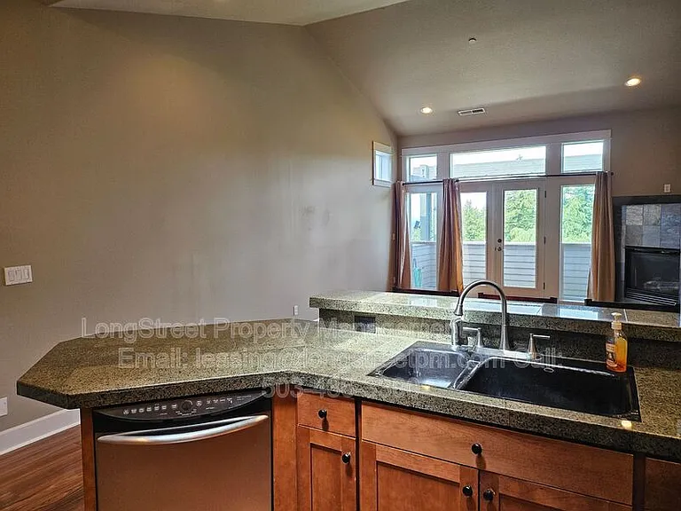 10225 SE Bristol Ln — Photo 4
